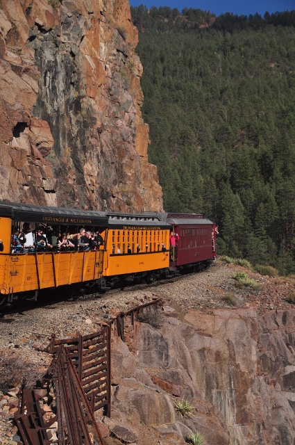 the train track along the Animas River
